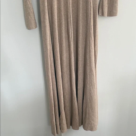 Quiet Luxury Tan Long Sleeve Knit Maxi Dress - Picture 10 of 10